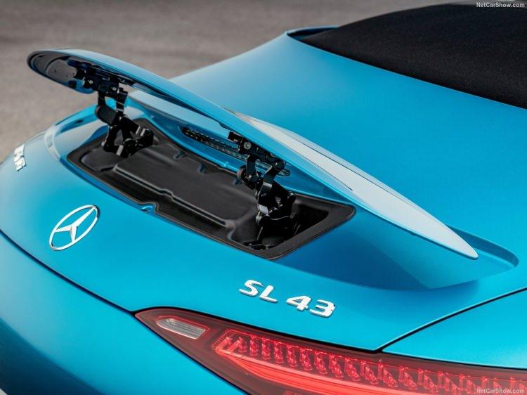 <p>MERCEDES SL43'LE BİR İLKİ GERÇEKLEŞTİRDİ</p>