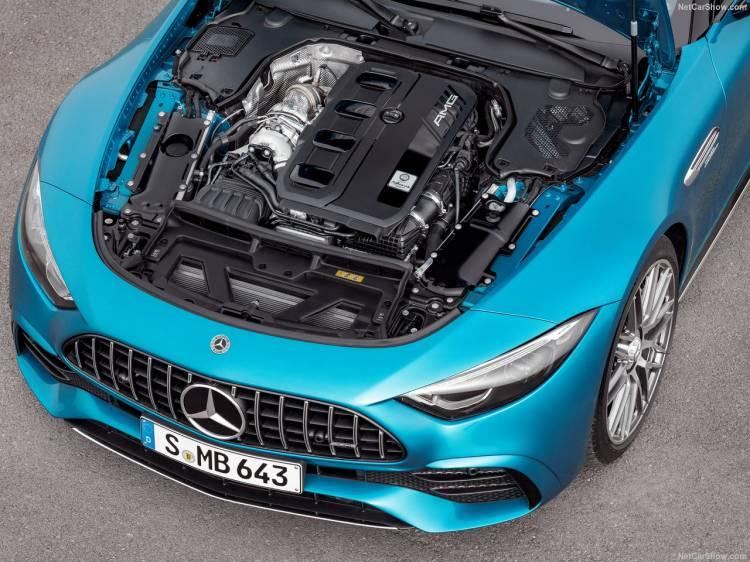 <p>Sonuç olarak yeni Mercedes-AMG SL43'ün dört silindirli motoru 6,750 dev/dak'da 381 beygir güç ve 3,250 - 5,000 dev/dak aralığında 480 Nm tork üretiyor.</p>