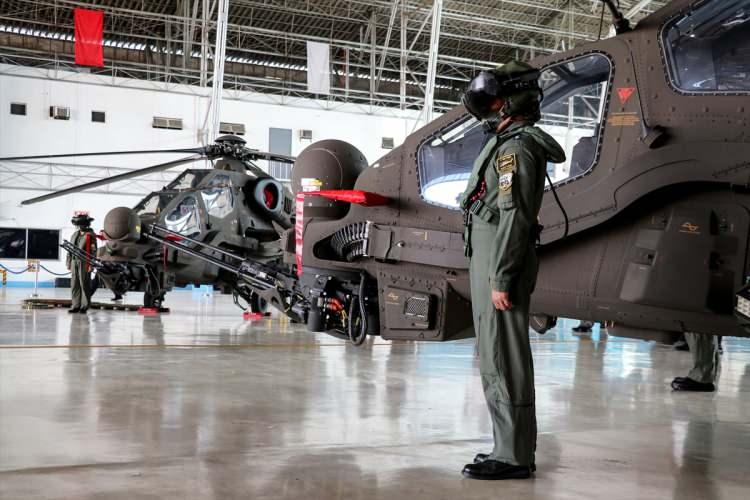 <p>Atak helikopterinin Filipinler için bir ilk olduğunu vurgulayan Lorenzana, bu alandaki filolarını yeniden yapılandırdıklarını ifade etti. </p>