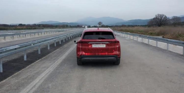 <p>Homologasyon testlerinin tamamlanmasının ardından 2023 yılının ilk çeyreği sonunda C segmentindeki ilk araç olan SUV pazara çıkacak.</p>
