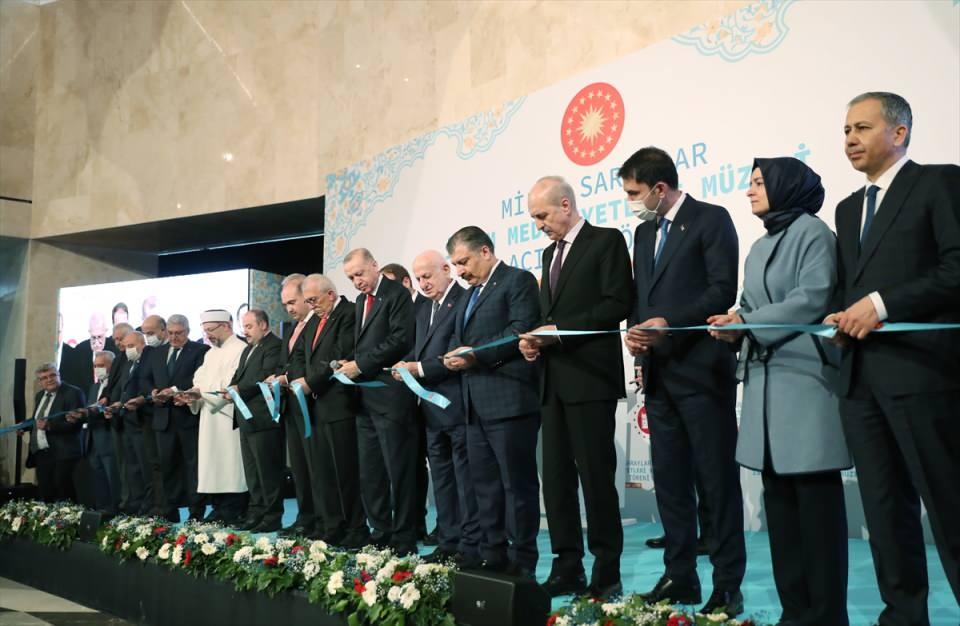 <p>Cumhurbaşkanı Erdoğan, “İstanbul'un tarihi, coğrafi ve kültürel yapısını yansıtan, şehrimize çok yakışan bu müzenin ziyaretçileri, medeniyetleri inşa eden asli gücün ilim ve hikmet olduğunu fark edeceklerdir. </p>

<p> </p>
