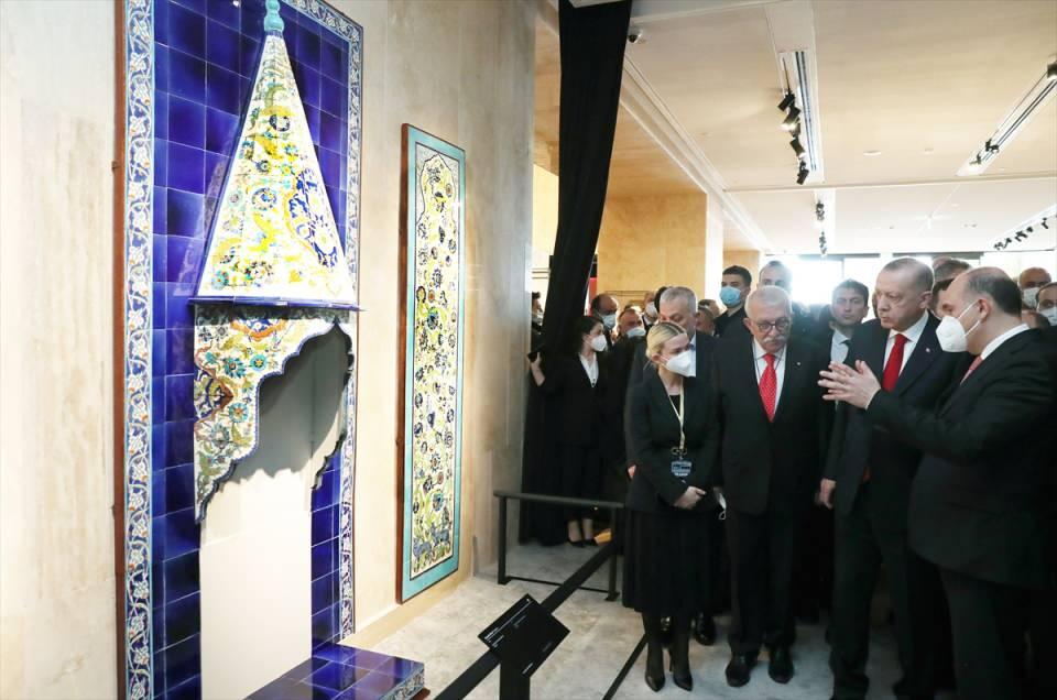 <p>Asırlar boyunca tıptan edebiyata, mimariden giyime, astronomiden, şehirciliğe her alanda dünyanın öncülüğünü yapan bir medeniyetin mensupları olarak önce kendimizi tanımaya ihtiyacımız var.</p>

<p> </p>
