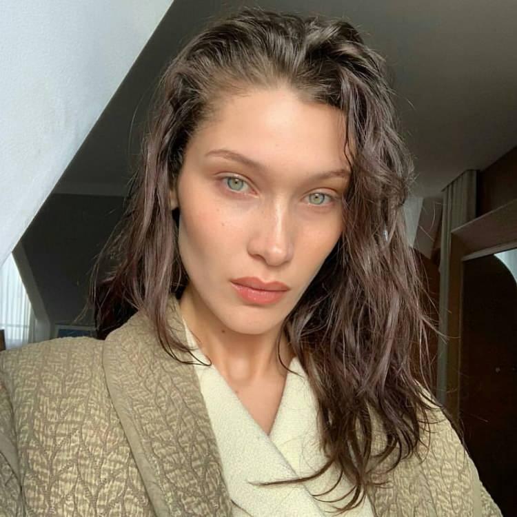 <p><strong>Hadid, özellikle tutuklu ve İsrail, Çin gibi terör devletleri tarafından saldırılara maruz kalan Müslümanları hatırlattı. </strong></p>