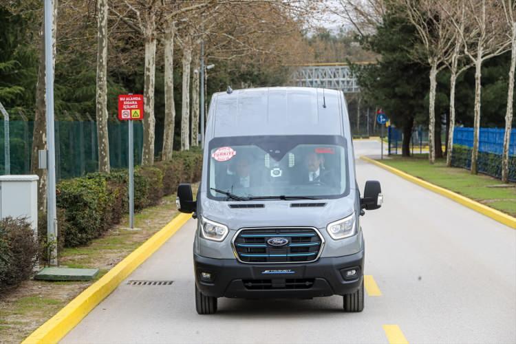 <p>Bu arada ilk elektrikli Transit için şimdiden Avrupa’da 5 bin adetlik talepten söz ediliyor.</p>
<p> </p>
