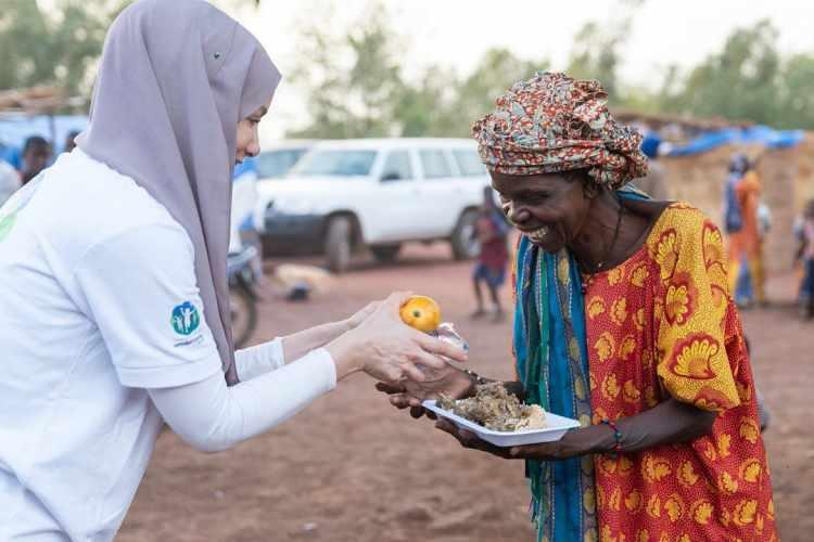 <p><strong>Gamze Özçelik'in bu yıl ki Ramazan ayındaki hedefi ise 23 ülkede iftar ve sahur programı düzenlemek. Bunun yanı sıra Özçelik, bayram içinde şimdiden hazırlıklara başladı. </strong></p>