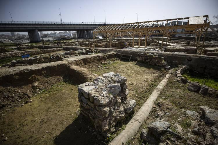 <p>"Projenin, demiryolunu Haydarpaşa Garı'na getirmek olan 4 yıl önceki hedefi bambaşka bir yere geldi. Bundan çok mutluyuz çünkü hem tarihi hem kültürü hem çevreyi korumak ama aynı zamanda insanlara çok büyük hizmet edecek hızlı treni, demiryolunu inşa etmek çok güzel bir şey. 1940'lardan beri hizmet eden bir atölye vardı demiryolu araçları için. </p>