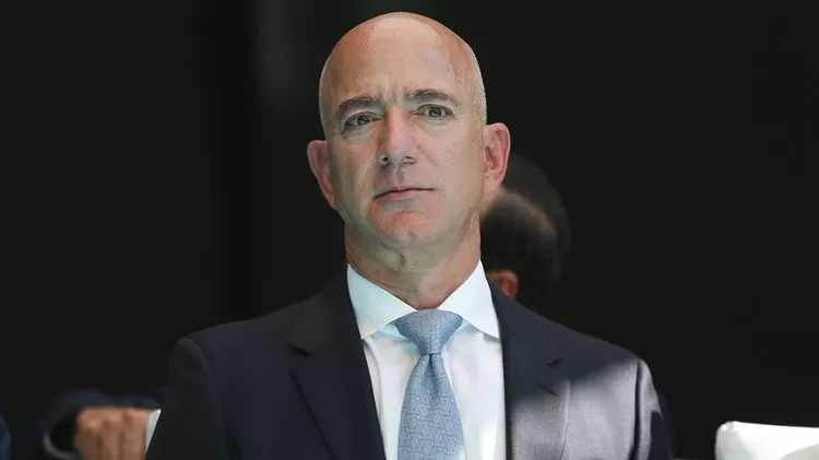 <p><strong>2- JEFF BEZOS: 171 MİLYAR DOLAR</strong><br />
Amazon (ABD)</p>
