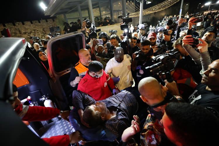 <p>İsrail polisinin, Mescid-i Aksa'ya akşam saatlerinde müdahale etmesiyle, Mayıs 2021'de Filistin coğrafyasında toplumsal olaylar patlak vermiş, artan gerginlik, İsrail'in Gazze'ye saldırısıyla sonuçlanmış ve dünya gündemine gelmişti.</p>
