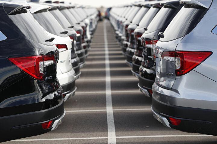 <p>Buna göre, otomobil satışları, 2022 yılı Ocak-Mart döneminde geçen yıla göre yüzde 25,3 oranında azalarak 116 bin 834 adet olurken, hafif ticari araç pazarı ise yüzde 16,5 azalarak 35 bin 216 adede ulaştı.</p>
