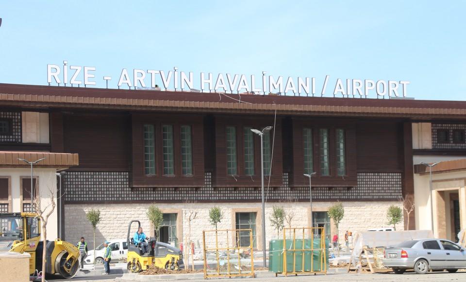 <p>İlimizin, Artvin’in ve bölgemize ciddi katkılar sağlayacaktır. Bunun nimetlerinden hep beraber yöre halkı olarak istifade edeceğiz” diye konuştu. </p>