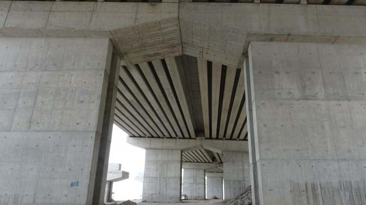 <p>Hâlihazırda ise trafiğe açılan kısmın devamında kalan Çatak 2 köprülü Kavşağı ile Çukurçayır Köprülü Kavşağı arasındaki 6,8 kilometre uzunluğundaki kısımda çalışmalar sürüyor. </p>
