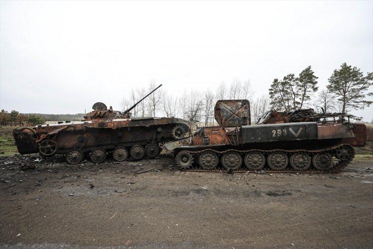 <p>BİRLİKLERİN YETERİNCE HAZIR OLMAMASI   </p>

<p>Yakalanan Rus askerlerinin ifadelerine göre birçok birlik Ukrayna'yı işgal edeceklerinden habersizdi. Bazıları kendilerine askeri bir tatbikata katıldıklarının söylendiğini belirtti. Bazıları ise sadece Donbas bölgesine gönderildiklerinden haberdardı. Rus askerleri psikolojik olarak hazır değildi.</p>
