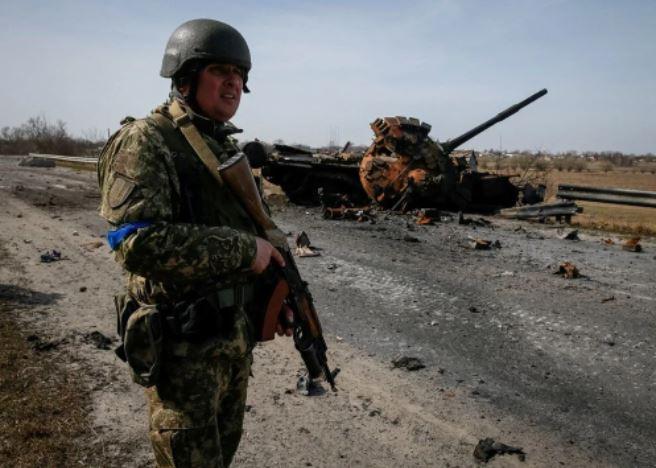 <p>B PLANIN OLMAMASI </p>

<p>Rus birlikleri açıkça direnişle karşılaşacakları bir senaryoya hazırlıklı değildi. Görünüşe göre yedek bir planları da yoktu. Bunun yerine, birlikler başlangıçta emredildiği gibi ilerlemeye devam ettiler. Bu da onları kolay hedef haline getirdi.</p>

<p> </p>
