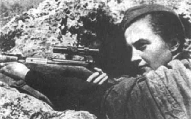 <p>Pavlichenko, bugüne kadarki en başarılı kadın keskin nişancı olarak kabul ediliyor.<br />
</p>