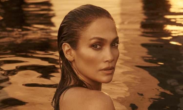 <p><strong>Büyük bir hayran kitlesine sahip şarkıcı Jennifer Lopez, sabahları nasıl bir cilt bakımı rutini uyguladığını sosyal medya hesabından takipçileriyle paylaştı. Kameranın karşısına tamamen makyajsız çıkan 52 yaşındaki şarkıcı, “özel bir filtre” kullanmadığını dile getirdi.</strong></p>

<p> </p>
