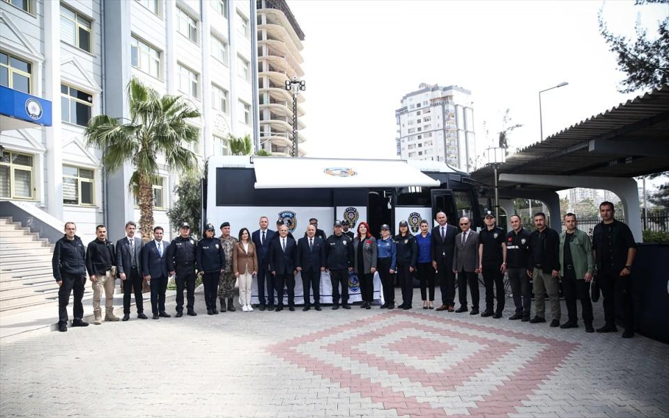 <p>Aslan, gazetecilere, mobil kriminal polis laboratuvarının çok sayıda ilde olduğu gibi kentte de hizmet vermeye başladığını söyledi.</p>

<p> </p>
