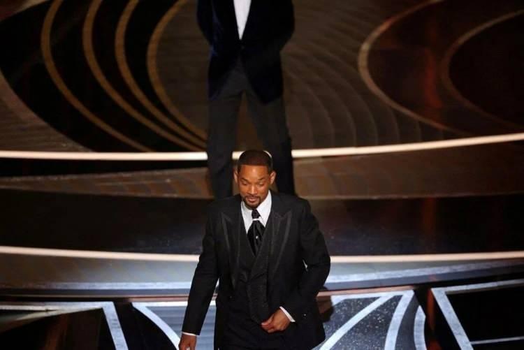 <p>Oscar'da eşi Jada Pinkett Smith hakkında espri yapan komedyen Chris Rock’ın sözleri üzerine sahneye çıkarak Rock’a tokat atan Will Smith'in projeleri iptal ediliyor.</p>

<p> </p>
