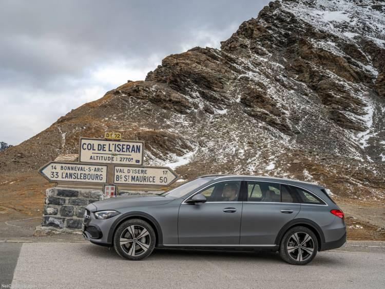 <p>C-Serisi All-Terrain, C 200 4MATIC All-Terrain adındaki (karma yakıt tüketimi (WLTP): 7,6 -6,8 lt/100 km; karma CO2 emisyonu (WLTP): 174-155 gr/km) yeni dört silindirli benzinli motor (M 254) ve entegre ikinci nesil marş jeneratörü (ISG) ile birlikte sunuluyor.</p>
