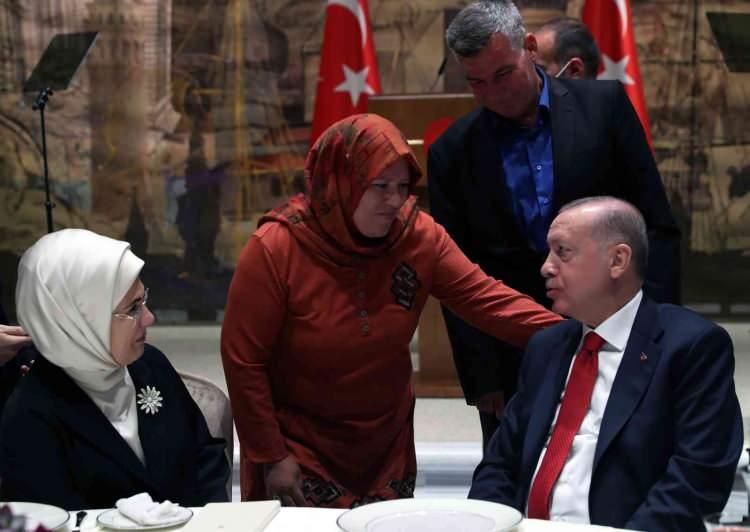 <p>Başkan Erdoğan'ın eşi Emine Erdoğan ise sosyal medya hesabından açıklama yaptı.</p>
