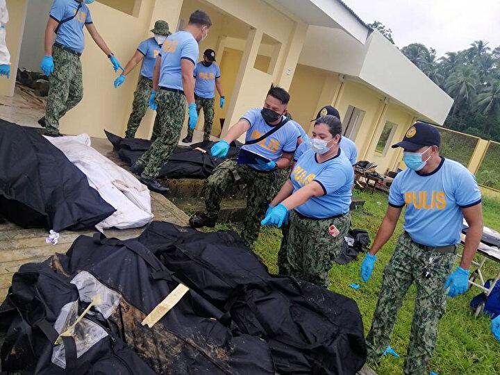 <p>Her yıl ortalama 20 fırtına ve tayfunun gerçekleştiği Filipinler'de, 2013'teki Haiyan Tayfunu nedeniyle 6 binden fazla kişi ölmüş ve büyük yıkım yaşanmıştı.</p>

<p> </p>
