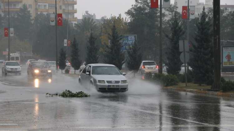 <p> Şanlıurfa<br />
Pazartesi ve salı - Sağanak yağışlı</p>
