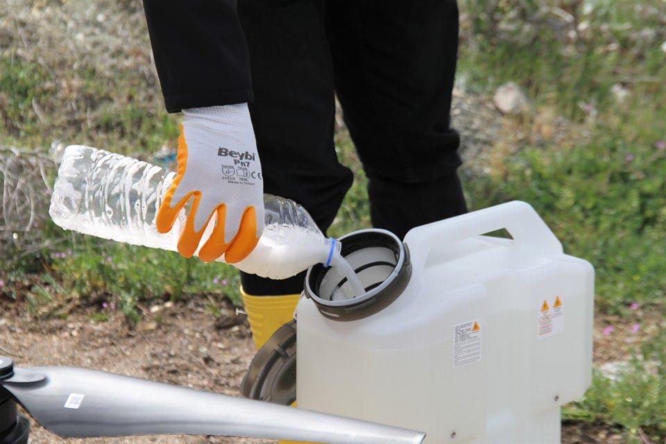 <p>20 litrelik kapasiteyle saate yüz dönüklük alanı ilaçlayabilen dronumuzla bu gün ilaçlama yapıyoruz. Biz bu gün 70 dönümlük alanı ilaçlamış olduk. İnşallah bundan sonraki günlerde de bu farklı arazilerde farklı illerimizde farklı alanlarda devam edecek” dedi.</p>

<p> </p>
