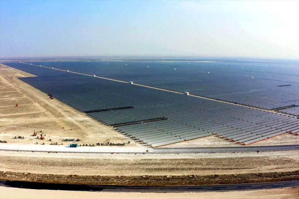 <p><strong>- "2022 sonunda 1348 megavat kurulu güce ulaşacak"</strong></p>
<p>Karapınar GES ile elektrik üretiminin sürdüğünü vurgulayan Altunyaldız, şöyle devam etti:</p>
<p>"Bugün itibarıyla yaklaşık 600 megavata ulaşan santralimiz 2022 sonunda ise 1348 megavat kurulu güce ulaşacak. </p>
