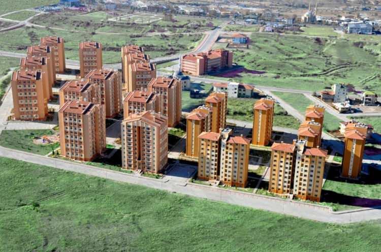 <p><strong>Ülke uyruklarına göre en çok konut satışı İran vatandaşlarına yapıldı</strong></p>
<p>Mart ayında İran vatandaşları Türkiye'den 784 konut satın aldı. İran vatandaşlarını sırasıyla 741 konut ile Irak, 547 konut ile Rusya Federasyonu vatandaşları izledi.</p>