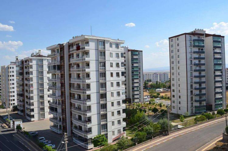<p><strong>İpotekli konut satışları 30 bin 271 olarak gerçekleşti</strong></p>
<p>Türkiye genelinde ipotekli konut satışları Mart ayında bir önceki yılın aynı ayına göre yüzde 38,8 artış göstererek 30 bin 271 oldu. Toplam konut satışları içinde ipotekli satışların payı yüzde 22,6 olarak gerçekleşti. </p>
