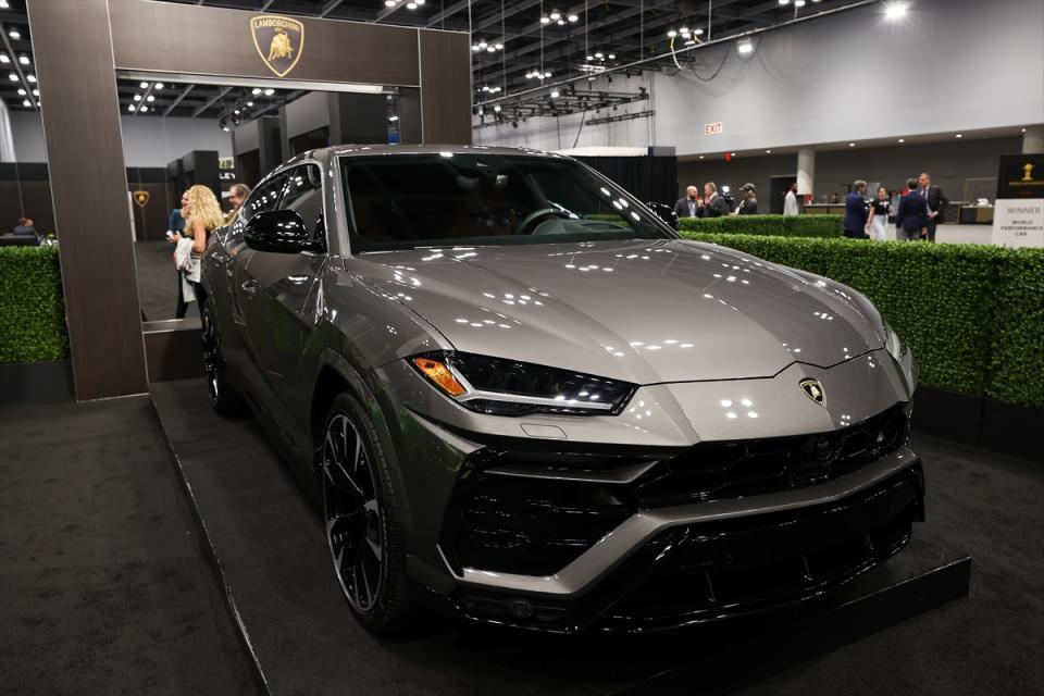 <p>Lamborghini Urus</p>
