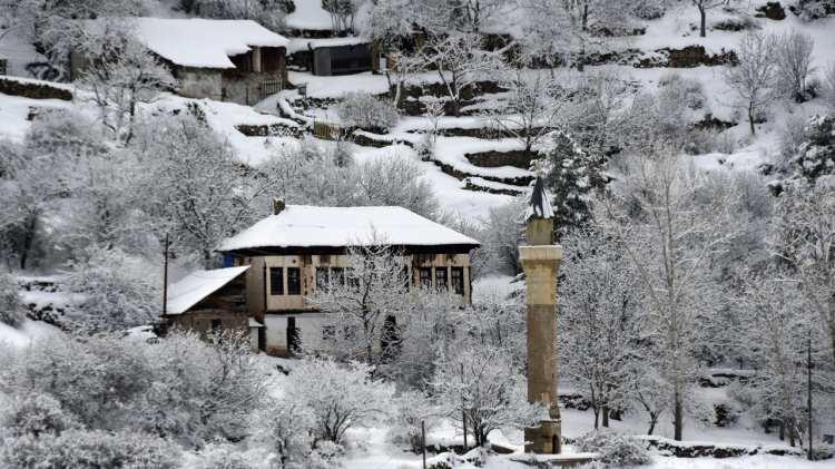 <p> Gümüşhane<br />
Pazartesi - Yağmurlu<br />
Salı - Karla karışık yağmurlu<br />
Çarşamba - Kar yağışlı</p>