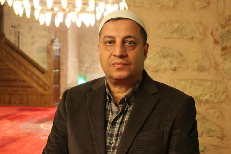 <p>Ulu Cami imamı Nezir Obut da aradan 893 yıl geçmesine rağmen caminin güzelliğini koruduğunu ve ayakta durduğunu söyledi.</p>

<p>Bin kişilik kapalı 5 bin kişi kapasiteli caminin son restorasyonunun 2006-2012 yılları arasında yapıldığını anımsatan Obut, "Ziyaretçiler caminin doğallığı ve güzelliği karşısındaki atmosferden etkileniyor." dedi.</p>
