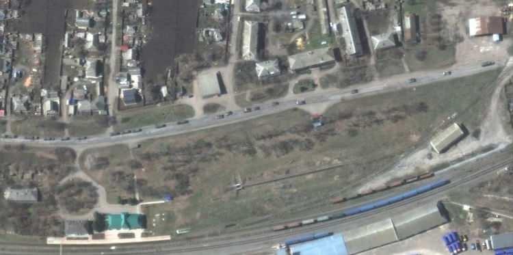 <p>Rus kuvvetlerinin odağını güney ve doğu Ukrayna'ya kaydırmasıyla sivillerin bölgeden tahliye edilmesi çağrısında bulunuldu. </p>

<p>Ukrayna'nın savunma istihbarat şefi CNN'ye verdiği demeçte, Rus birliklerinin sınırın ötesinde yeniden toplandığını ve Harkiv'e doğru ilerlemeyi planladığını söyledi.</p>

<p> </p>
