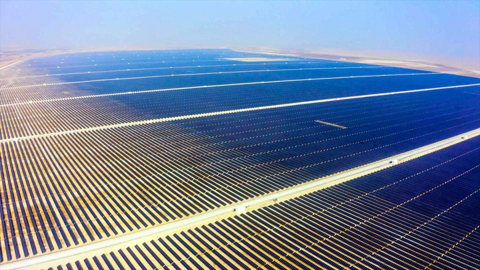 <p>Altunyaldız, AA muhabirine, Konya'da yapımı süren ve tamamlandığında Türkiye'nin en büyük güneş enerjisi santrali olacak Karapınar GES'te gelinen durumu anlattı.</p>

<p> </p>
