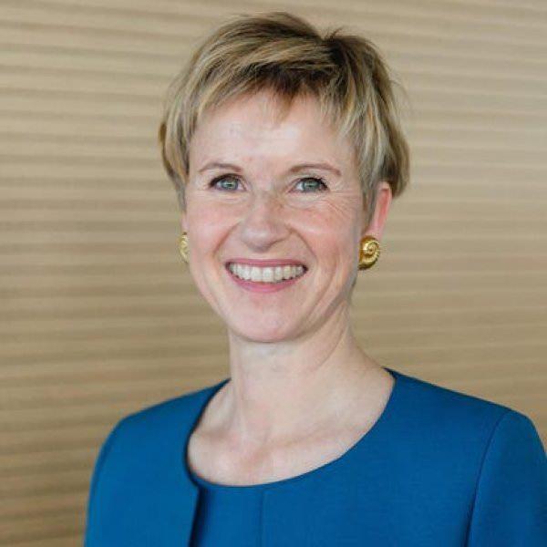 <p>8- BMW’nin hissedarlarından olan Alman Susanne Klatten, 24.3 milyar dolarlık servetiyle listede yerini alıyor.</p>
<p> </p>