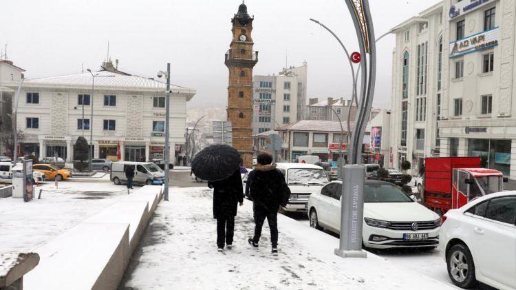 <p> Yozgat<br />
Pazartesi - Sağanak yağışlı<br />
Salı ve çarşamba - Kar yağışlı</p>