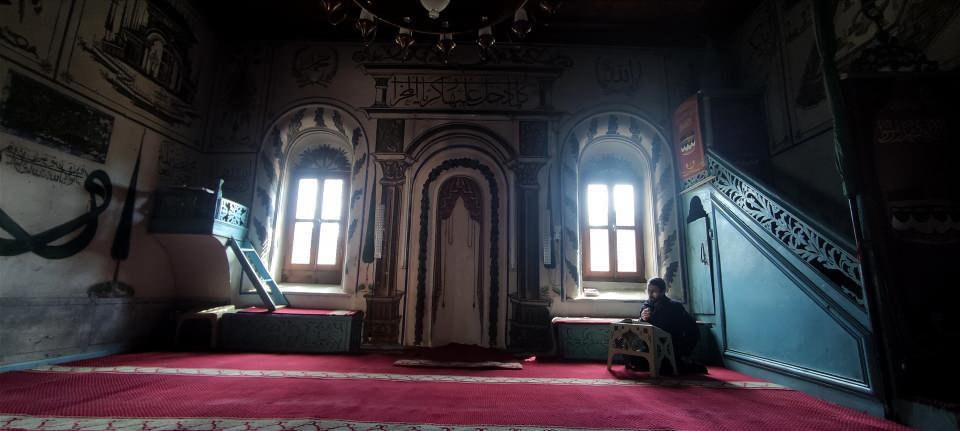 <p>Çok sayıda ziyaretçi camiyi görmek için köyümüze geliyor" dediler.</p>

