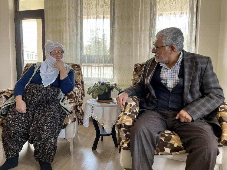 <p>Şu anda 305 konuttan 261'inin hak sahiplerine dağıtıldığını bildiren Vural, 44 konutun da kısa sürede teslim edileceğini belirtti.</p>
<p> </p>