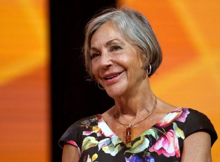 <p>2- ABD merkezli mağazalar zinciri Walmart’ın yönetim kurulu üyesi Alice Walton, 65.3 milyar dolarlık net servetiyle listeye ikinci sıradan giriş yaptı.</p>
<p> </p>