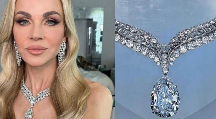 <p><strong>Her detayıyla sosyal medyada gündem olan düğünde Peltz'in gelinliğinin yanı sıra, annesi Claudia Peltz'in boynundaki mücevherler de dikkat çekti. </strong></p>
