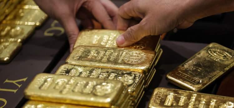 <p><strong>YASTIK ALTI EKONOMİYE KATILACAK</strong></p>
<p>Yastık altında 5 bin ton altın olduğu tahmin ediliyor. Bunun da karşılığı 250- 350 milyar dolar. 'Altın Tasarruf Ekosistemi Projesi' ile yastık altı altınların ekonomiye kazandırılması hedefleniyor</p>