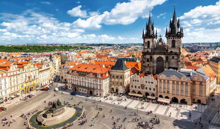<p>13. PRAG</p>
