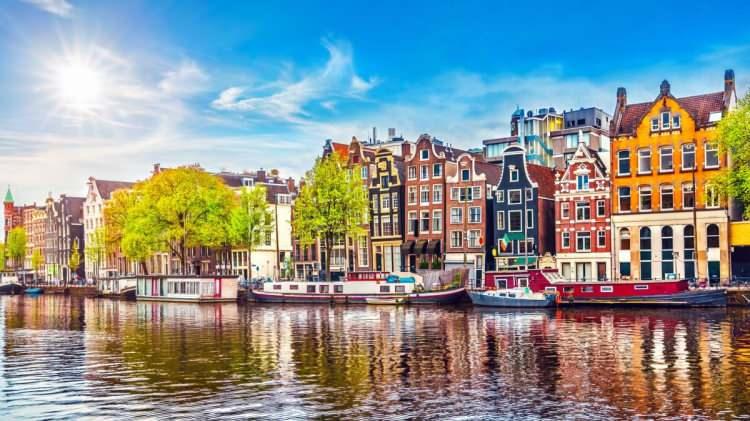 <p>3. AMSTERDAM</p>
