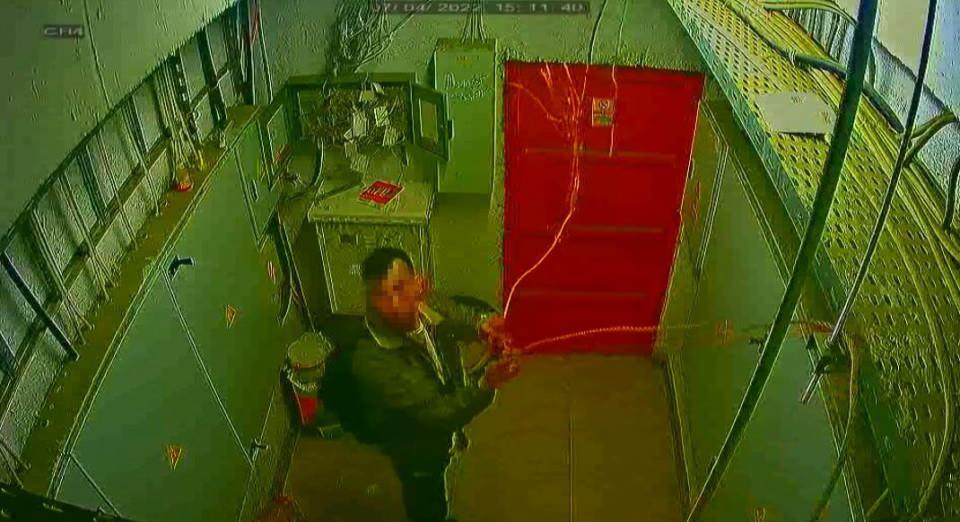 <p>Çalışmaları derinleştiren Sadabad Polis Merkezi Amirliği Suç Araştırma ve Soruşturma Büro ekipleri, hırsızın emniyette 23 farklı suçtan kaydı bulunan Burak Çağatay Y. (27) olduğunu belirledi. </p>
