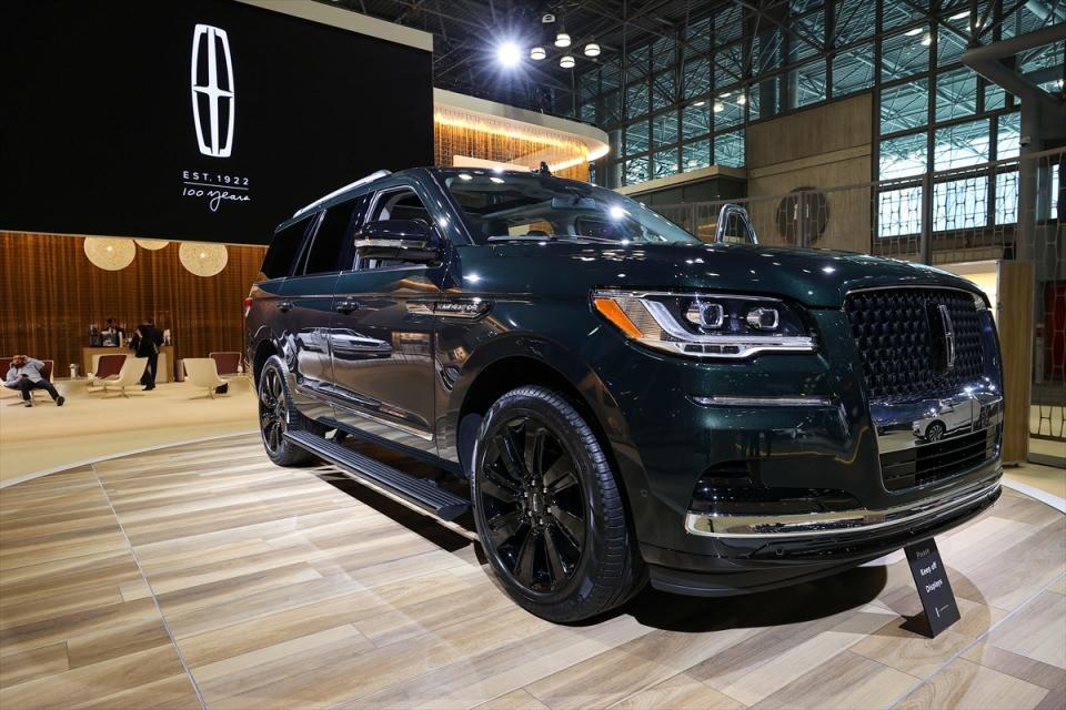 <p>Lincoln Navigator</p>