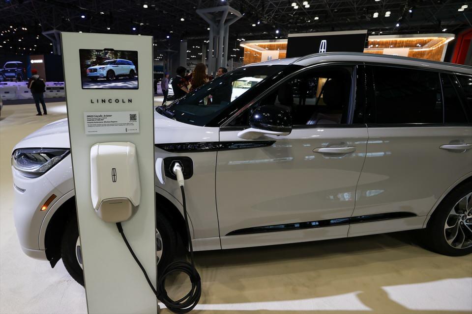 <p>Lincoln Aviator EV</p>
