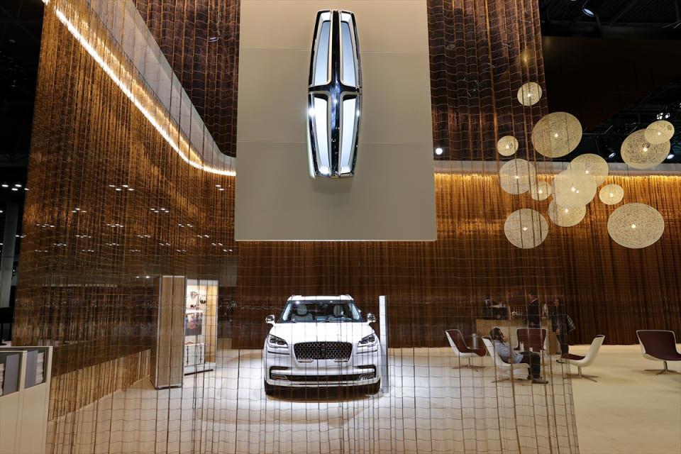 <p>Lincoln Aviator EV</p>
