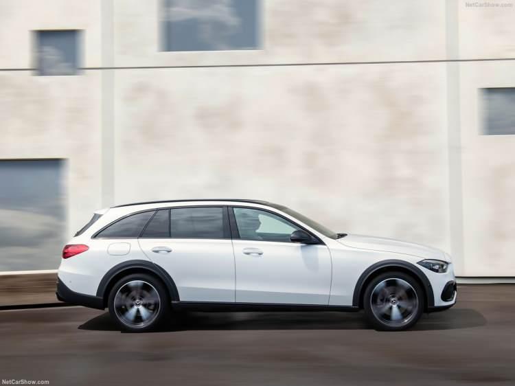 <p>Mercedes-Benz, M 254 ile modüler 4 silindirli benzinli motorun; NANOSLIDE® silindir kaplaması, CONICSHAPE® silindir honlama ve doğrudan motora yerleştirilen egzoz gazı arındırma sistemi dahil tüm yeniliklerini tek bir motorda birleştirdi.</p>