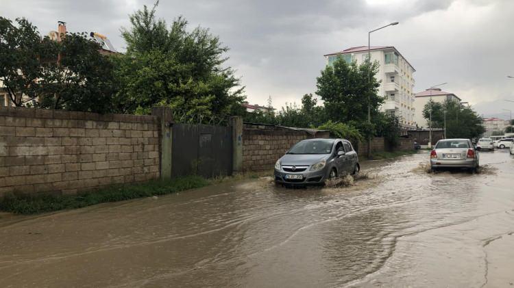 <p> Iğdır<br />
Salı ve çarşamba - Yağmurlu</p>
