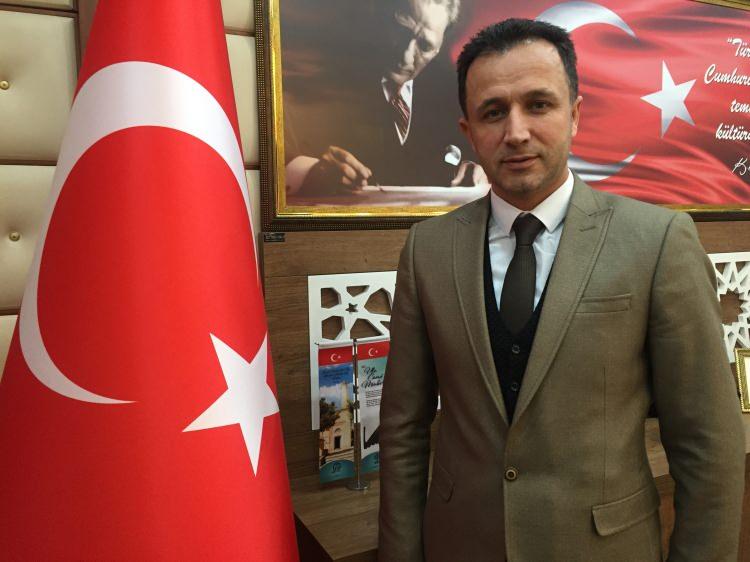 <p>İl Kültür ve Turizm Müdürü İrfan Tekin, AA muhabirine, inşa tarihi kesin olarak bilinmeyen caminin Selçuklu sultanlarından Muğisiddin Mahmut'un emriyle 1129'da inşa edildiğinin kabul gördüğünü söyledi.</p>

<p>Caminin farklı tarihlerde onarıldığını dile getiren Tekin, "Ulu Cami, 1260'da Cizre Kadısı Selçuklu atabeylerinden El Mücahid İshak tarafından onarılmıştır. Bu onarım sırasında yapıya bazı bölümler eklenmiştir." dedi.</p>

<p>Caminin minaresinin kare bir kaide üzerinde silindirik gövdeli olarak yükseldiğini aktaran Tekin, minareye ilişkin kitabede yapım tarihi ile ilgili bilgiler bulunduğunu anlattı.</p>
